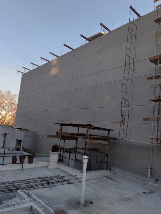 Aislamiento exterior Medianera en obra nueva. Edificio Akurem, Montevideo